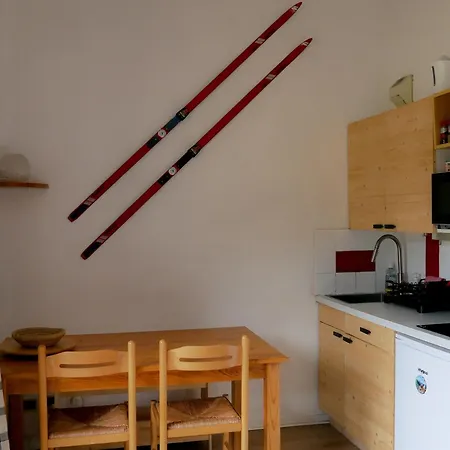 Calme Avec Balcon, Parking, Animaux Acceptes, Proche Richebourg - Fr-1-692-103 *
